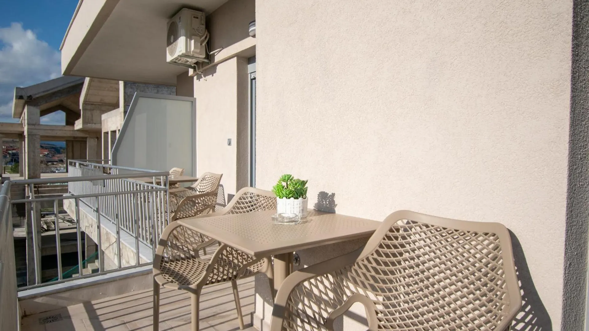 Magdalena Seaside Apartments Nea Roda